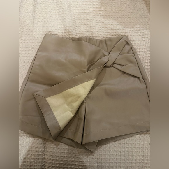 Faux Leather Tan Skort NWT Pink Lily - Picture 2 of 4